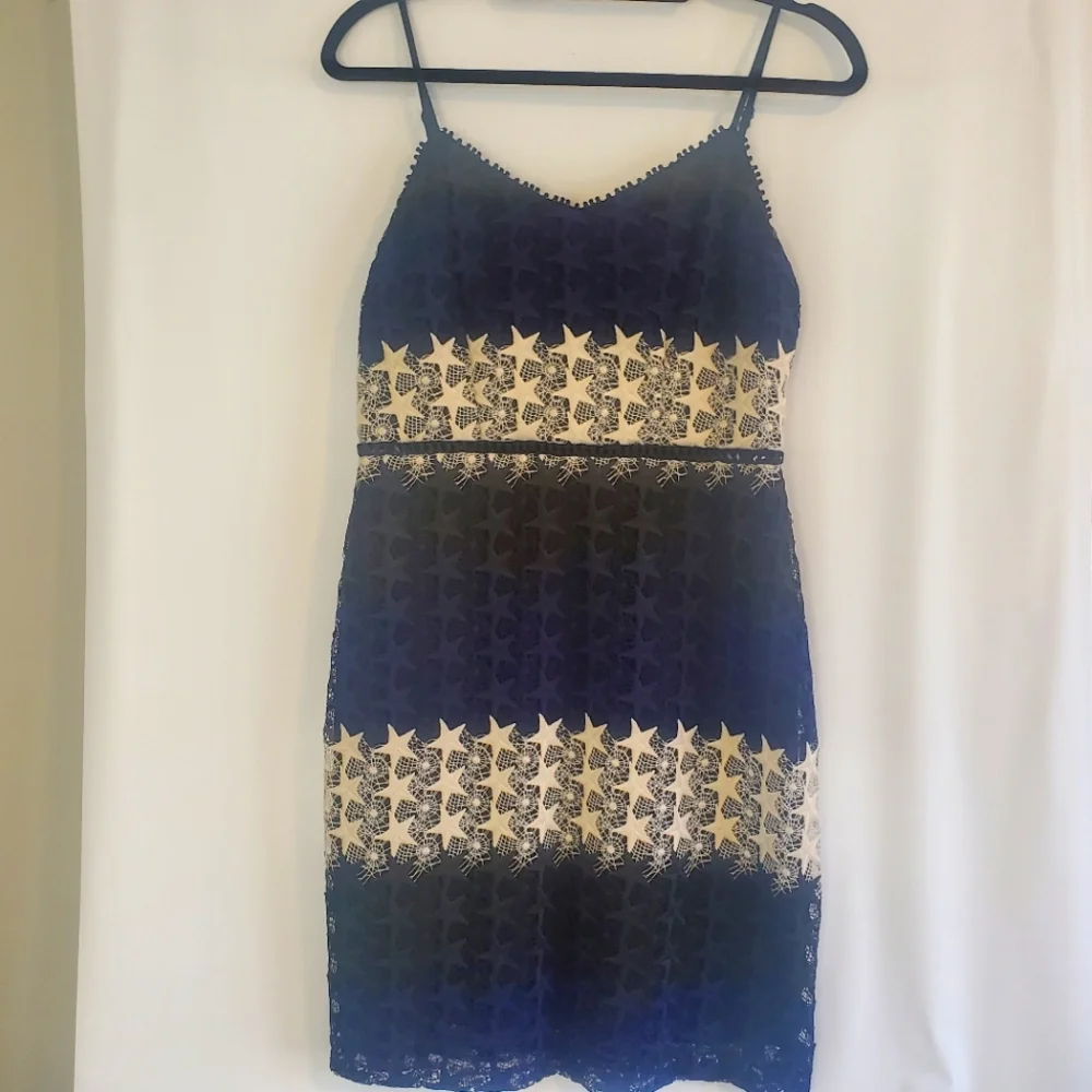 BEBE Size 10 Stars & Stripes adjustable straps empire waist crochet mini dress - Picture 2 of 10